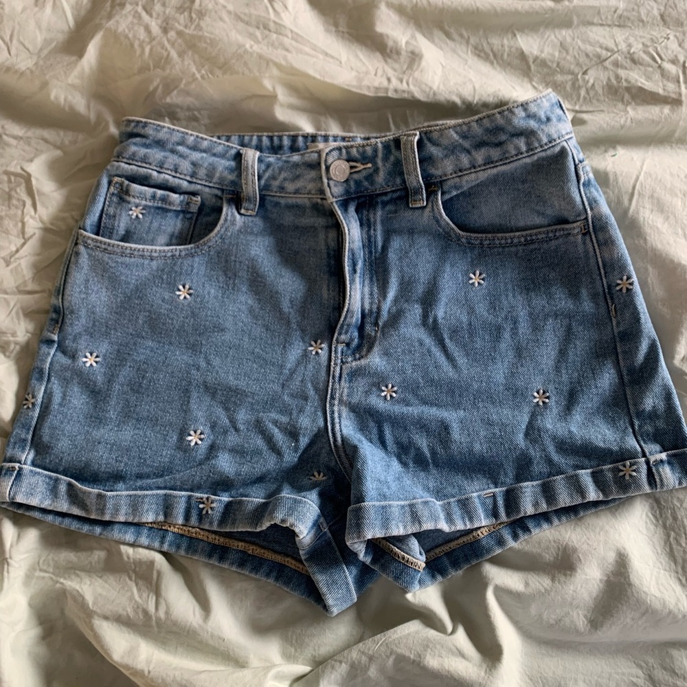 Pacsun daisy denim shorts